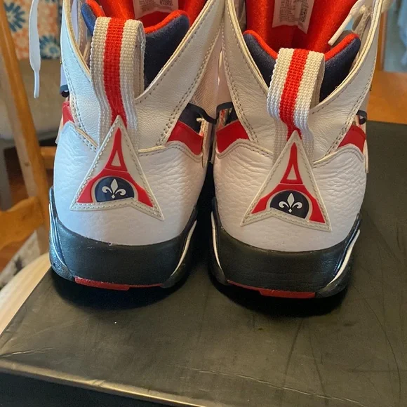 Jordan 7 Athletic Shoes White and Red - Picture 6 of 7